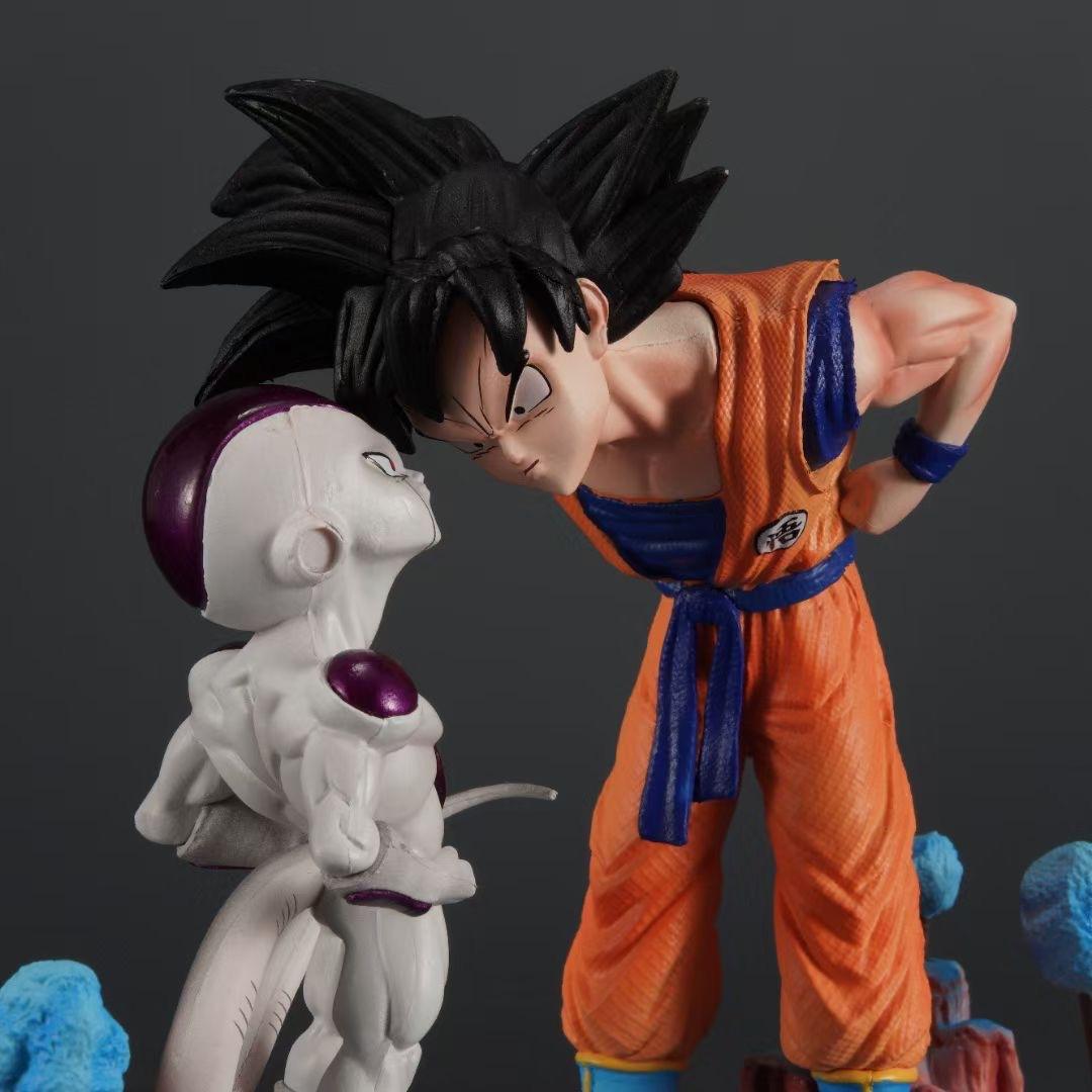 Dragon Ball Z Goku vs Frieza Namek Stare-Down Figure