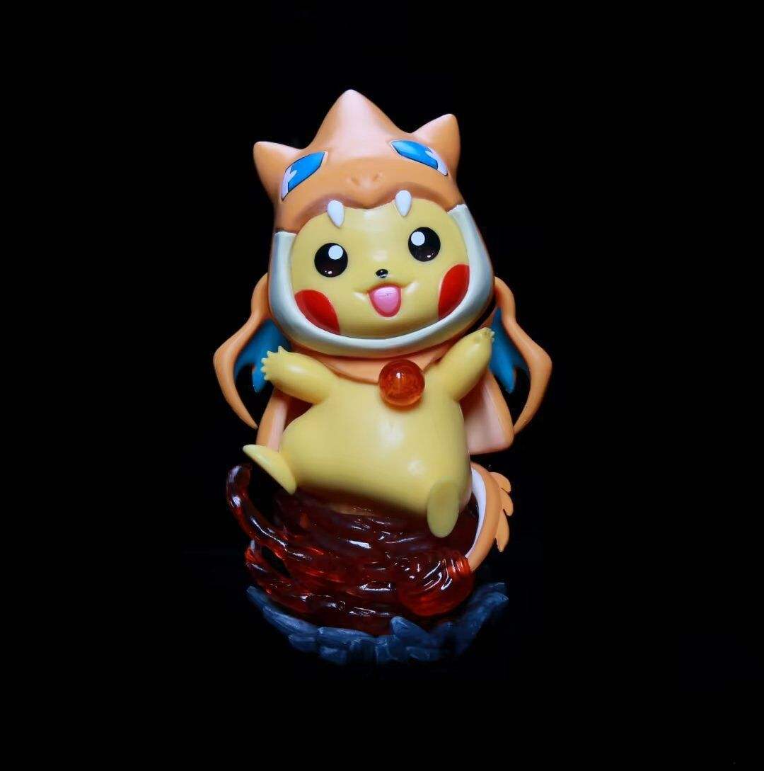 Pokémon Pikachu Charizard Cosplay Figure