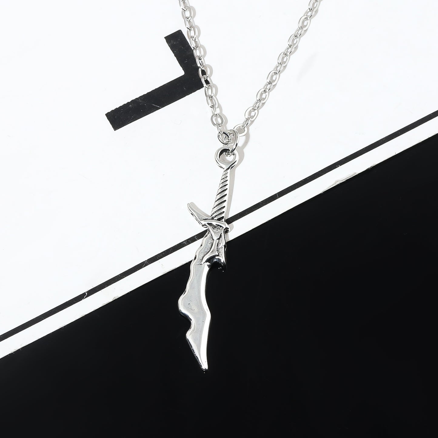 Solo Leveling Sung Jin-Woo Dagger Necklace