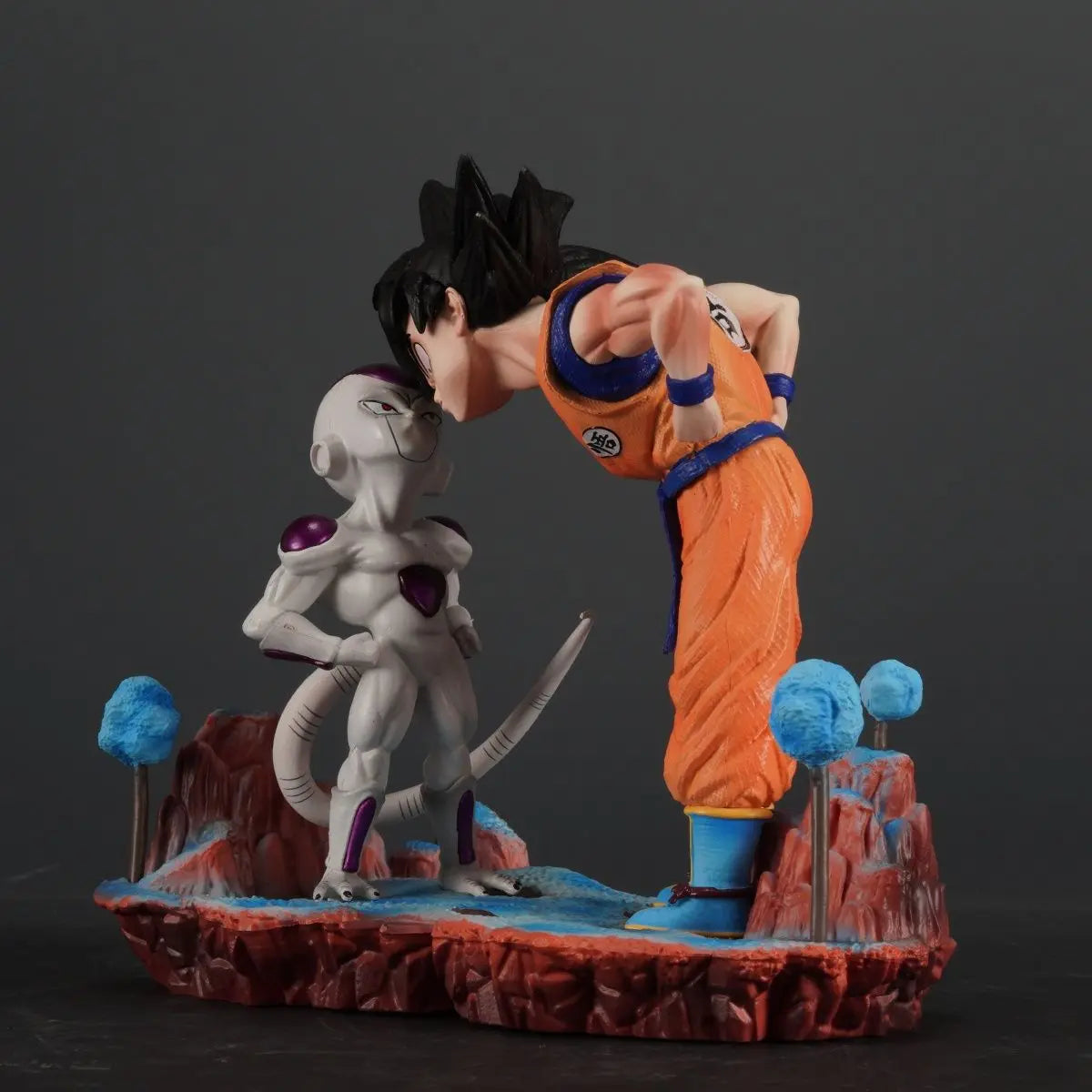 Dragon Ball Z Goku vs Frieza Namek Stare-Down Figure