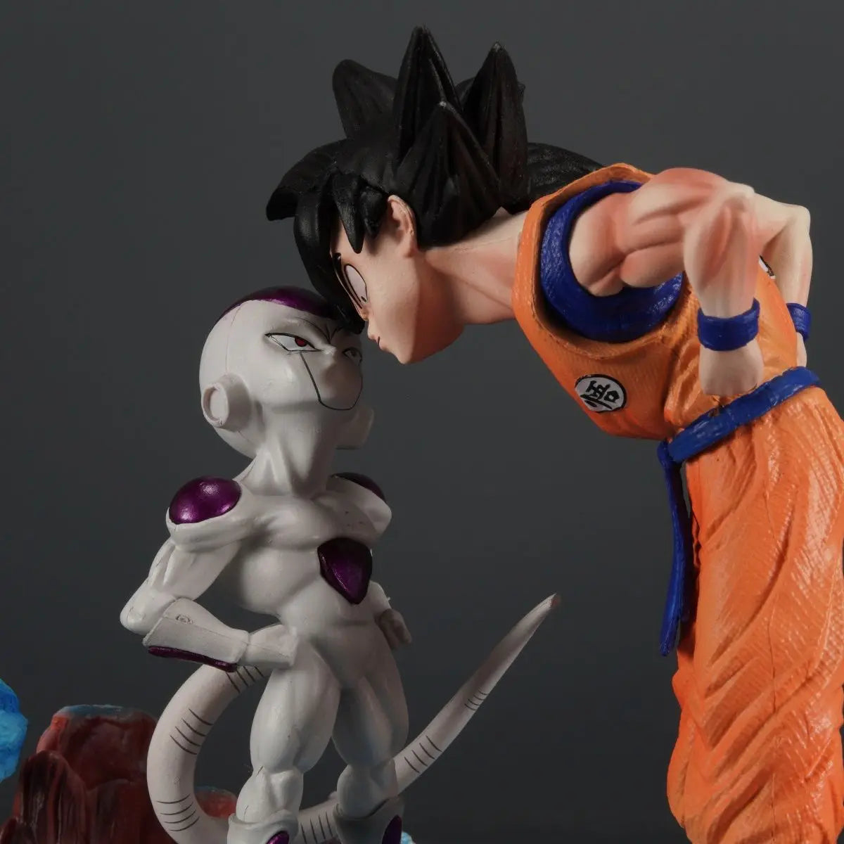 Dragon Ball Z Goku vs Frieza Namek Stare-Down Figure