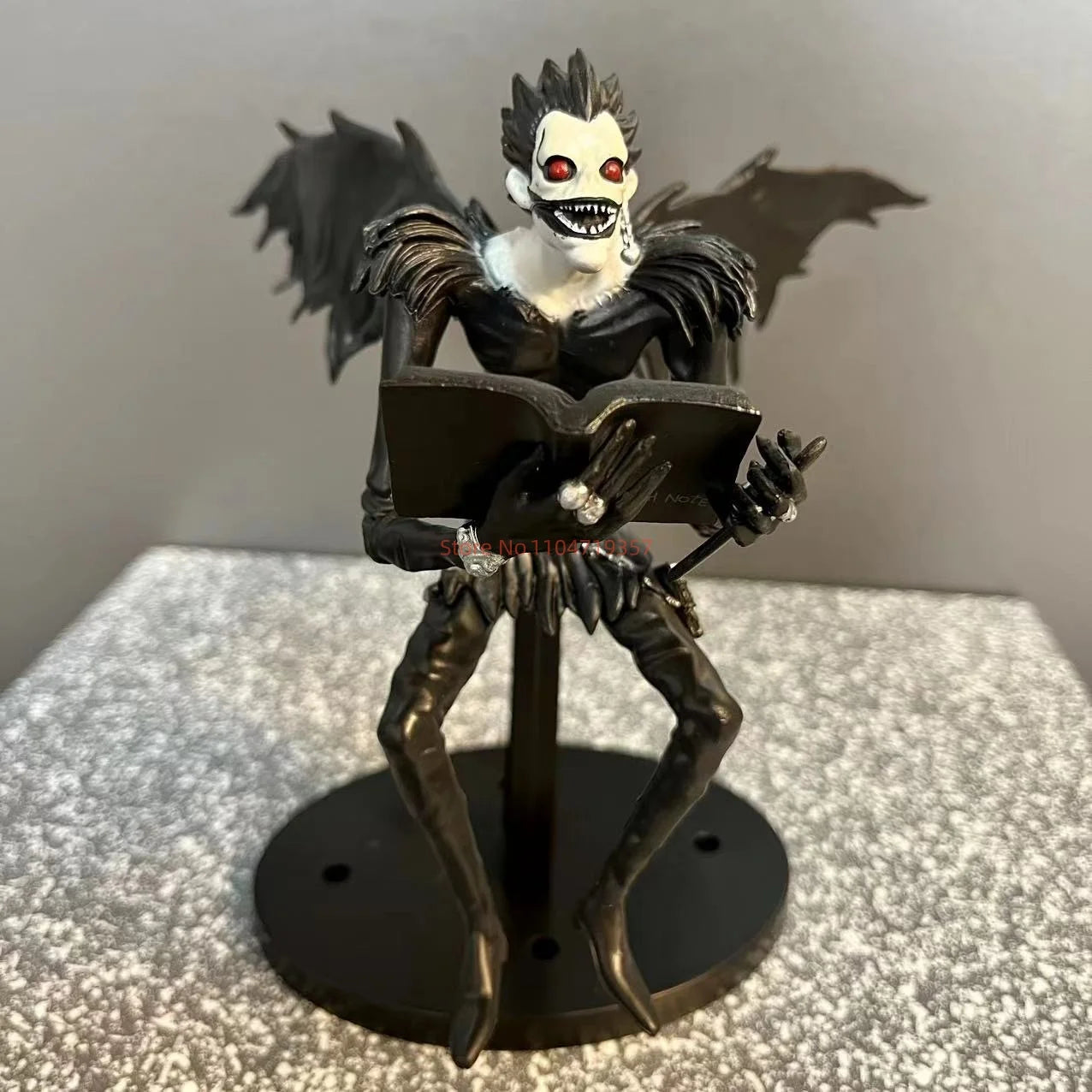 Death Note Ryuk Wings with Death Note Figure