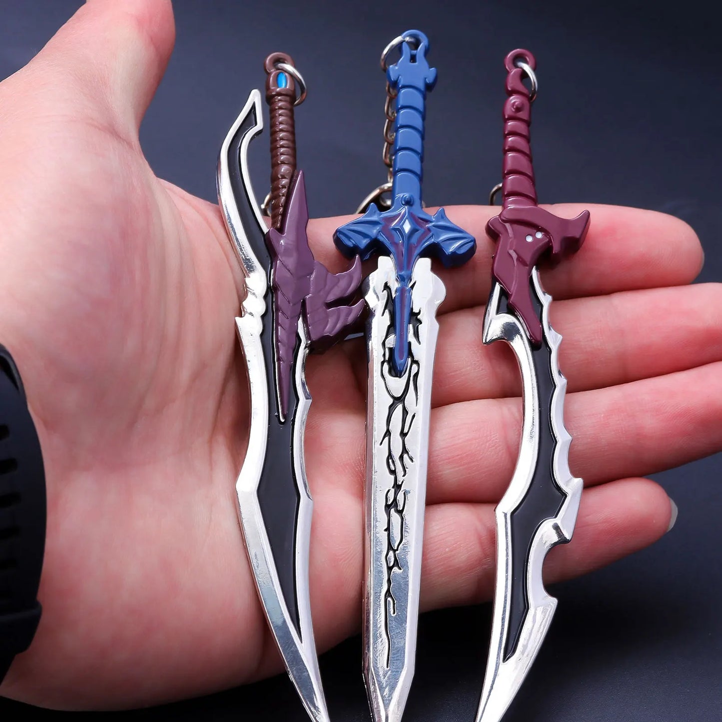 Solo Leveling Sung Jinwoo Weapon Miniature "Three" Metal Keychains