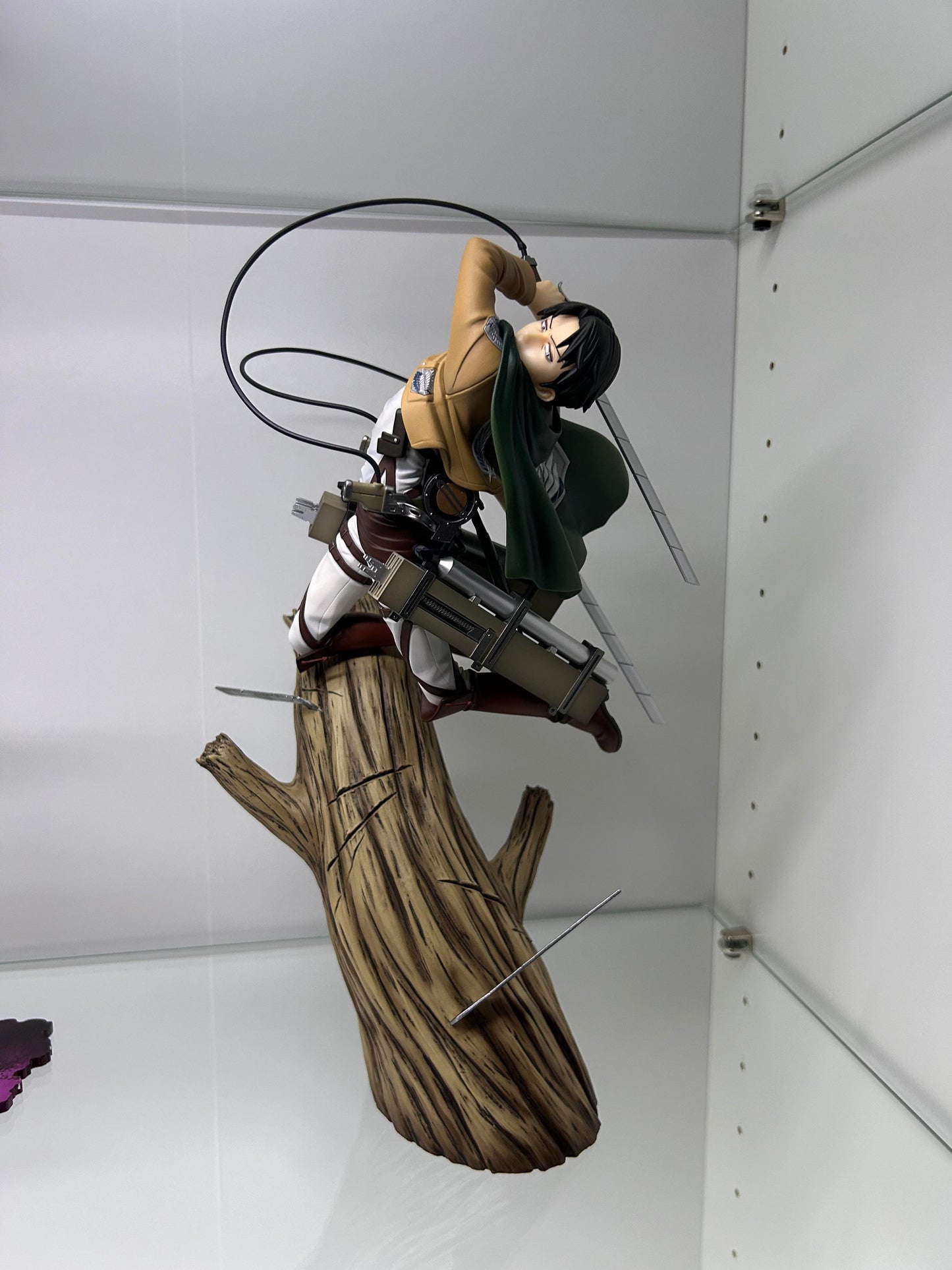 Attack on Titan Levi Ackerman Forest Combat Figure