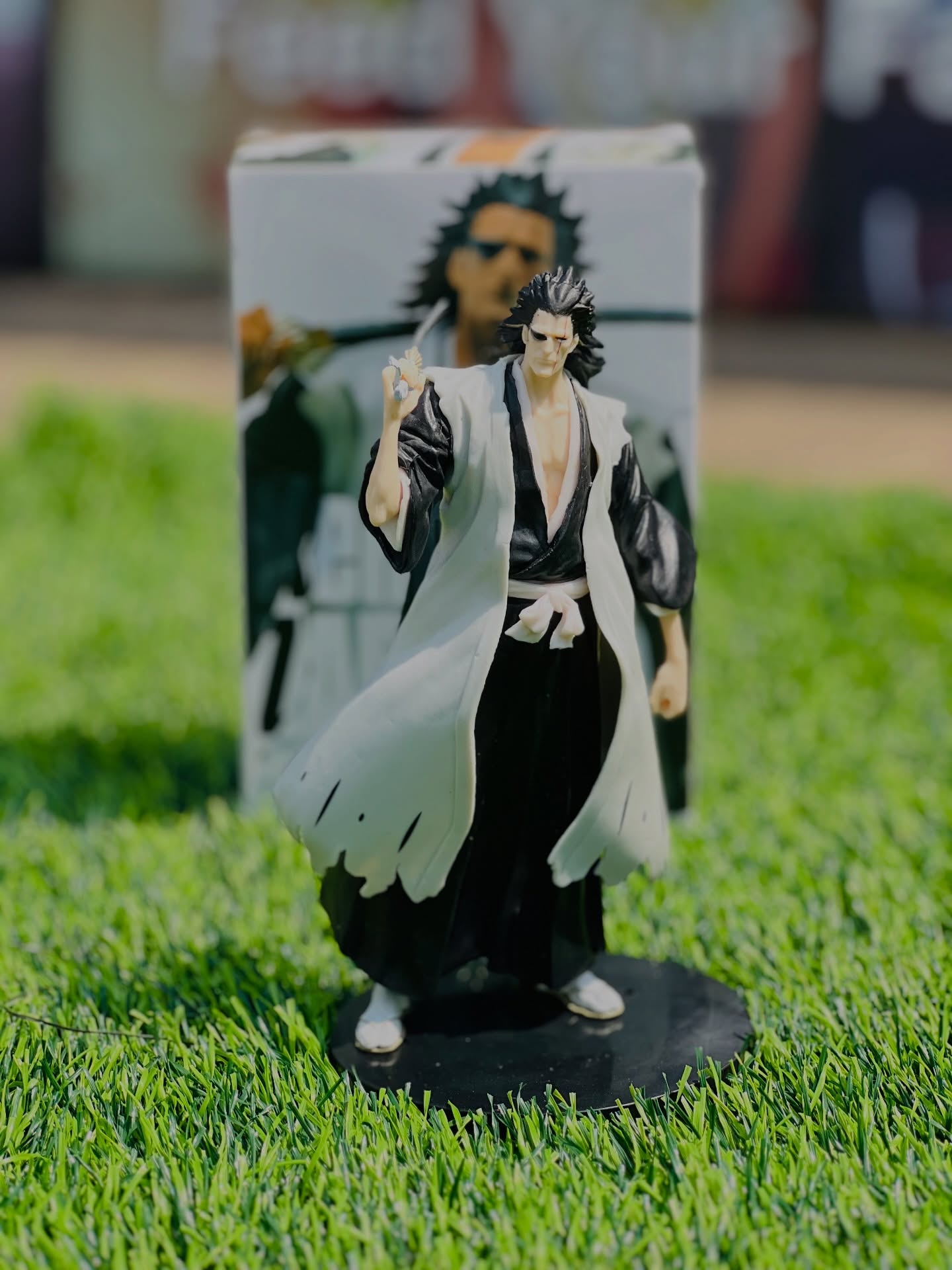 Bleach Kenpachi Zaraki Sword-on-Shoulder Figure